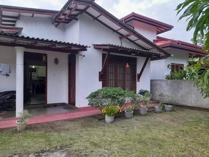 House for Sale in Ahungalla – 13.5 Perches, 2+1 Bedrooms